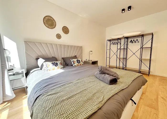 Ref 127 - 3 Pieces 2 Port Apartman Nizza